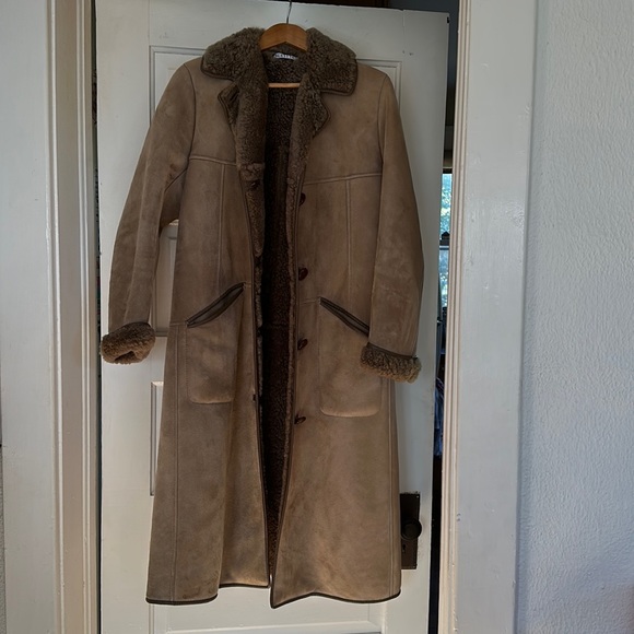 Fabulous British Shearling Coat Made by Nurseys - Picture 12 of 12